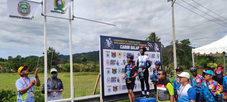 Balap Sepeda: Kelas Criterium Dimulai, Atlet Putri Majene Raih Juara Satu