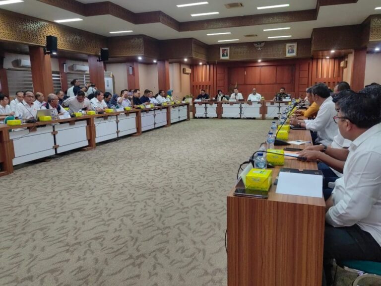 Ketum KONI Pusat Memimpin Rapat Persiapan PON XXI/2024 Wilayah Aceh