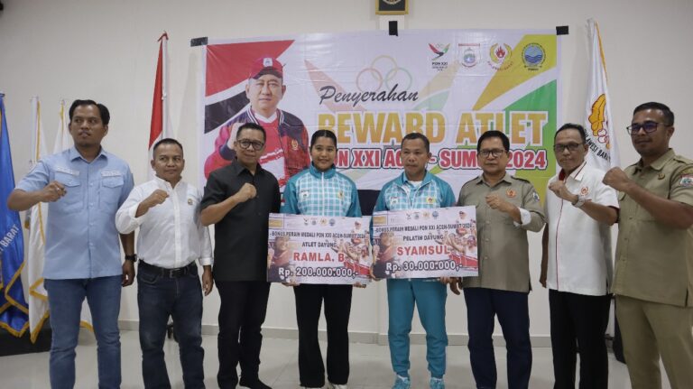 Galeri: Penyerahan Reward Atlet Sulbar Peraih Medali PON Aceh-Sumut 2024