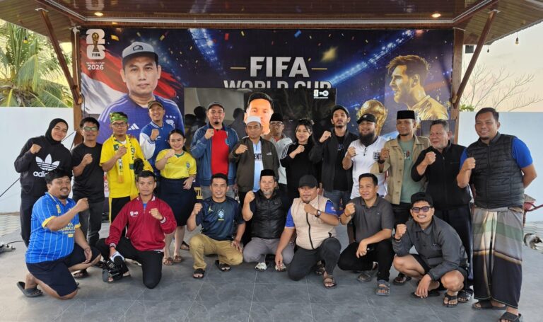 Nobar Piala Dunia 2026 di Rumah Ketua KONI Sulbar Pererat Kebersamaan Warga